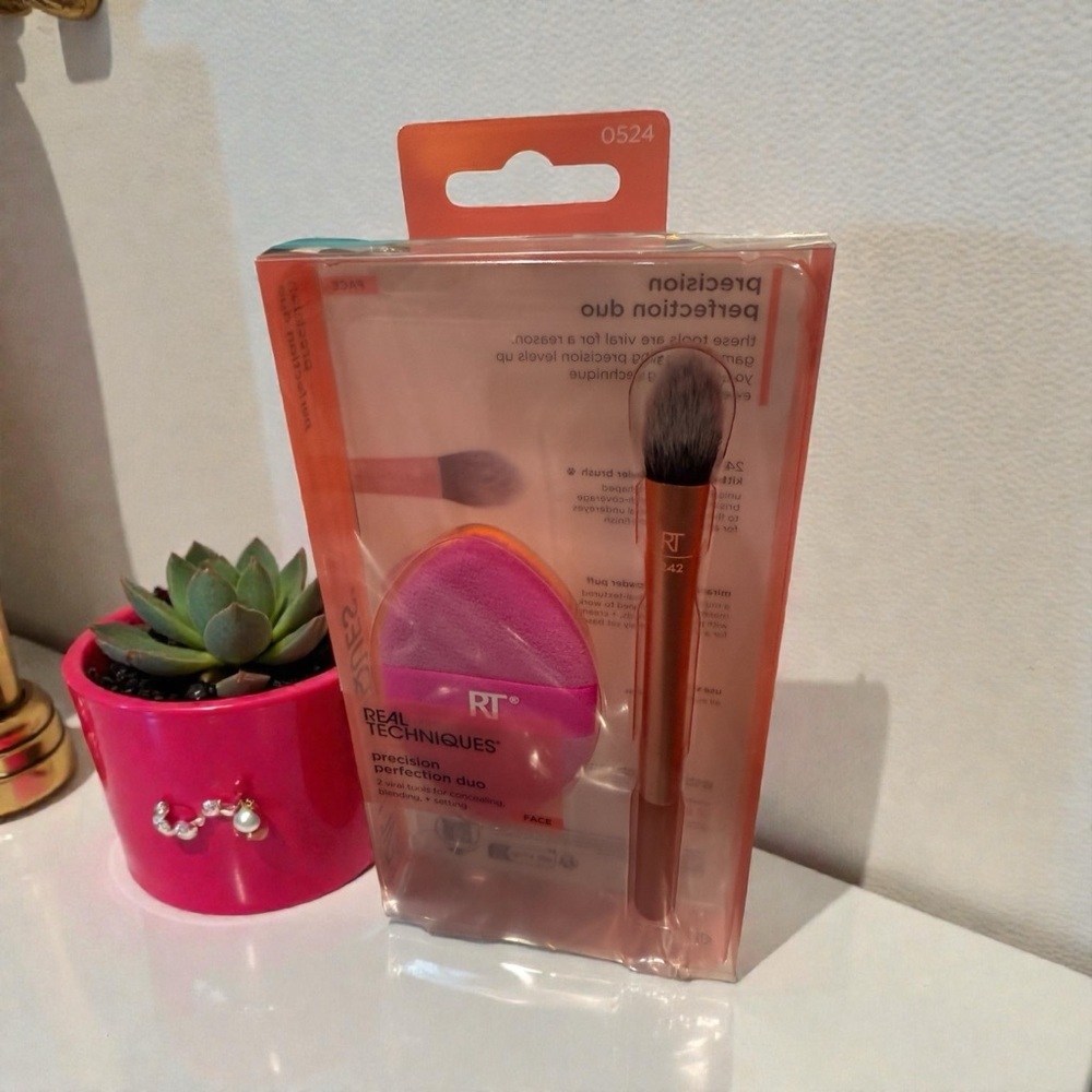 Real Techniques Orange Brush and Pink Sponge Duo